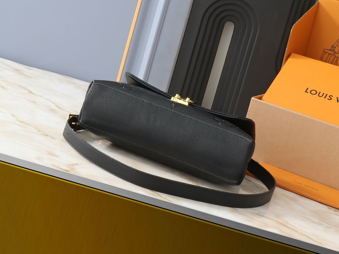 Louis Vuitton M45976 Madeleine MM