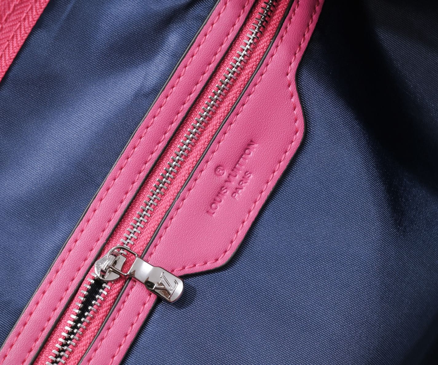 Louis Vuitton Taurillon Illusion Keepall Bandouliere 50 Bleu Rose