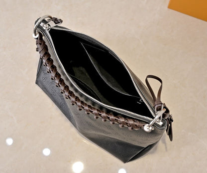 Louis Vuitton M56073 Beaubourg Hobo MM