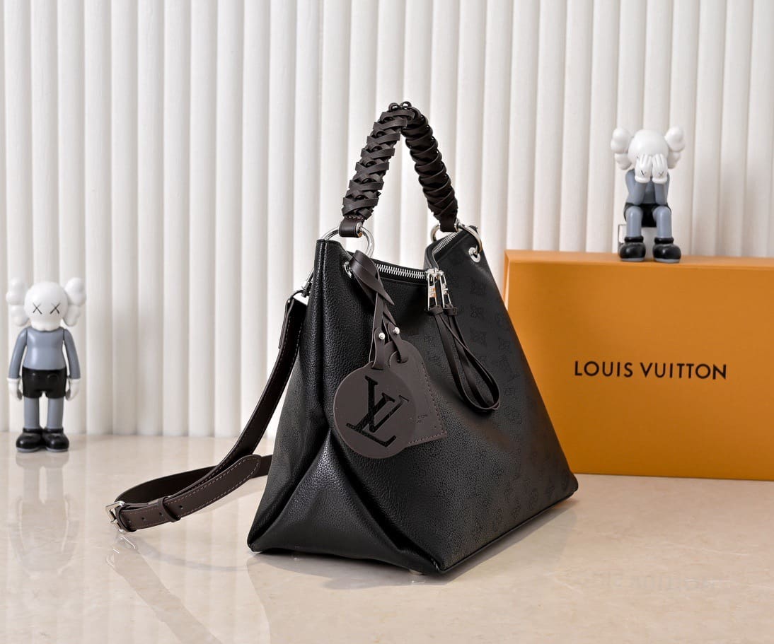 Louis Vuitton M56073 Beaubourg Hobo MM