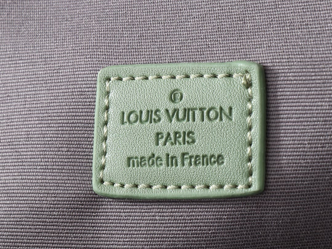 Louis Vuitton M11702 Avenue Slingbag