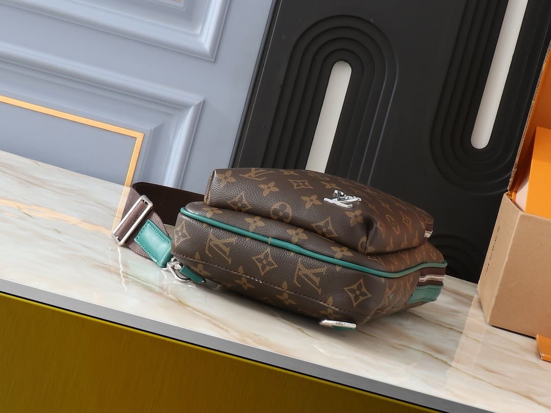 Louis Vuitton M12734 Avenue Slingbag