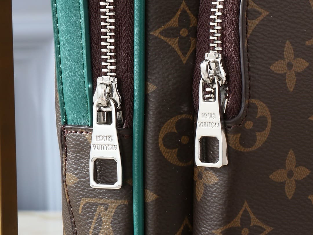 Louis Vuitton M12734 Avenue Slingbag