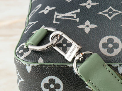 Louis Vuitton M11702 Avenue Slingbag