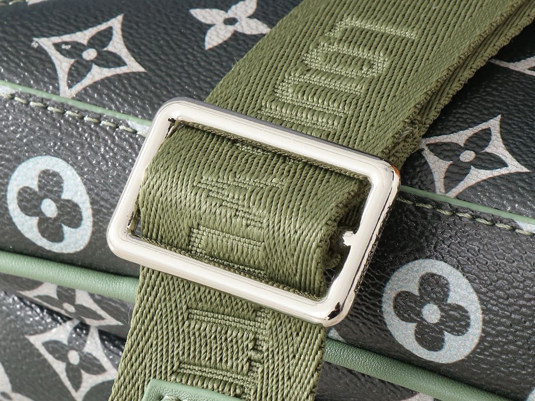 Louis Vuitton M11702 Avenue Slingbag