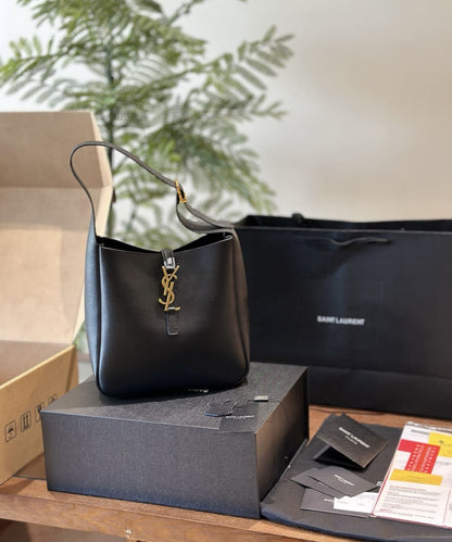 SAINT LAURENT LE 5 À 7 SUPPLE SMALL IN GRAINED LEATHER