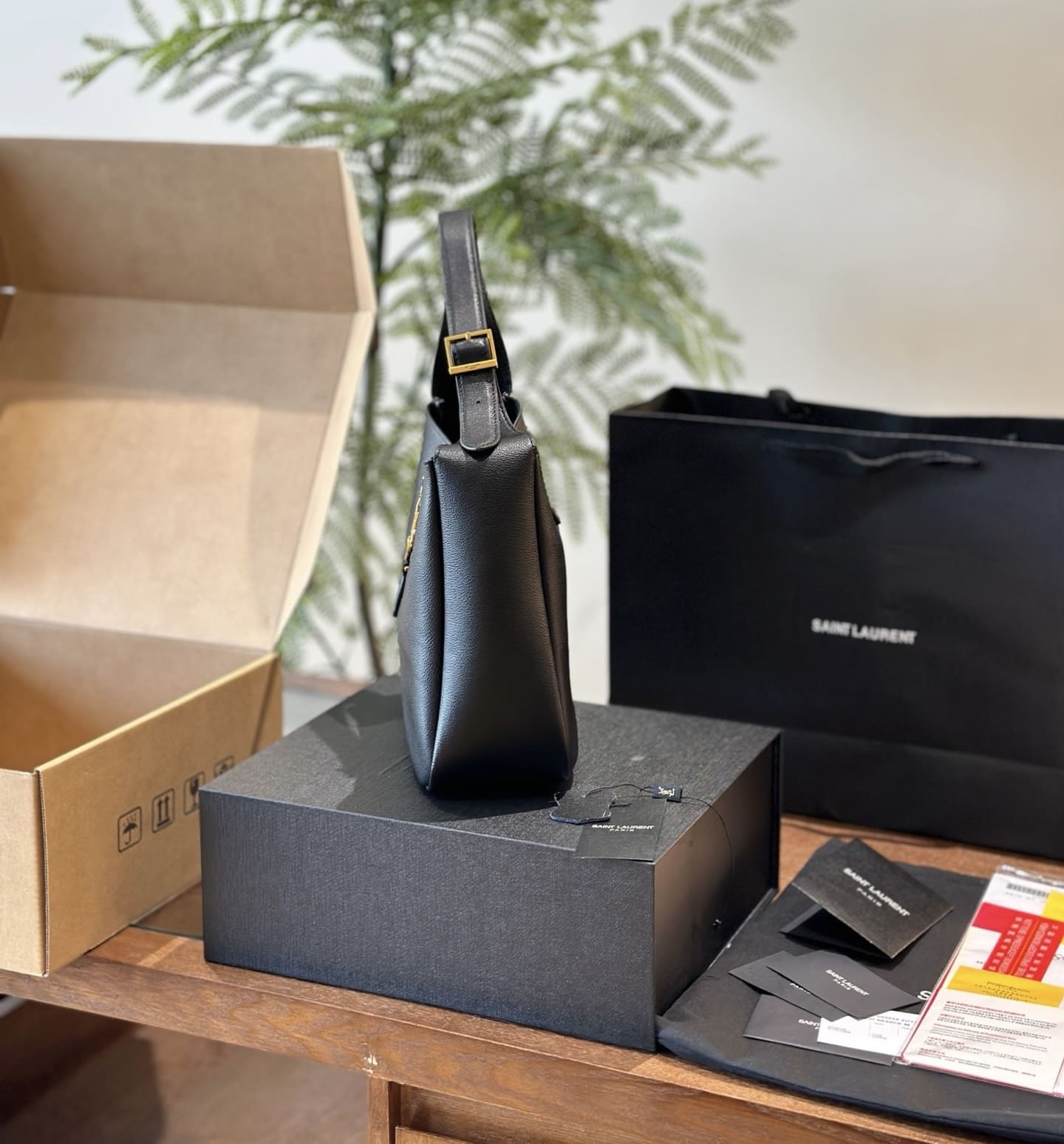 SAINT LAURENT LE 5 À 7 SUPPLE SMALL IN GRAINED LEATHER