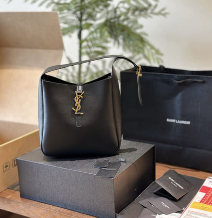 SAINT LAURENT LE 5 À 7 SUPPLE SMALL IN GRAINED LEATHER