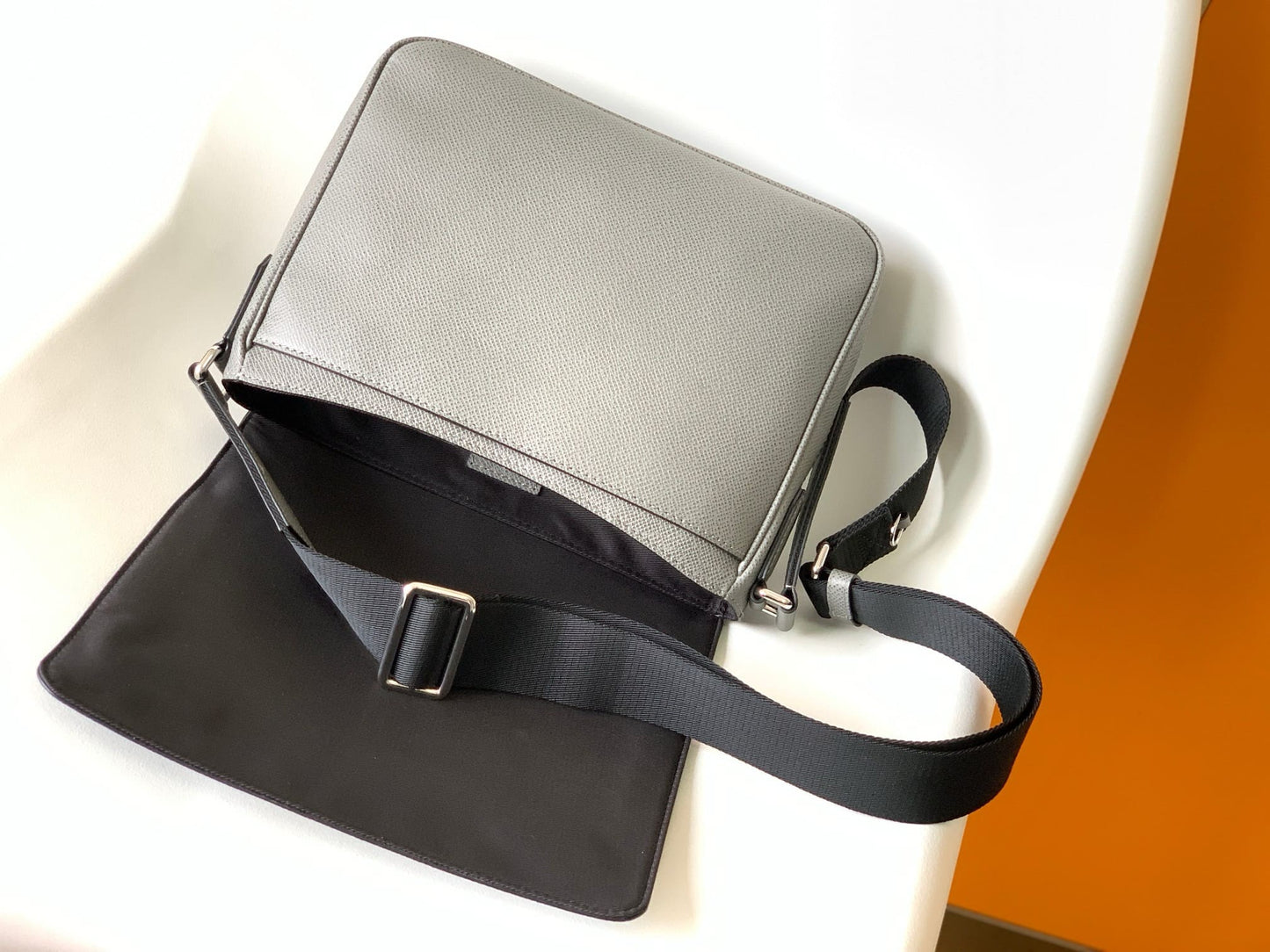 Louis Vuitton M30851 District PM