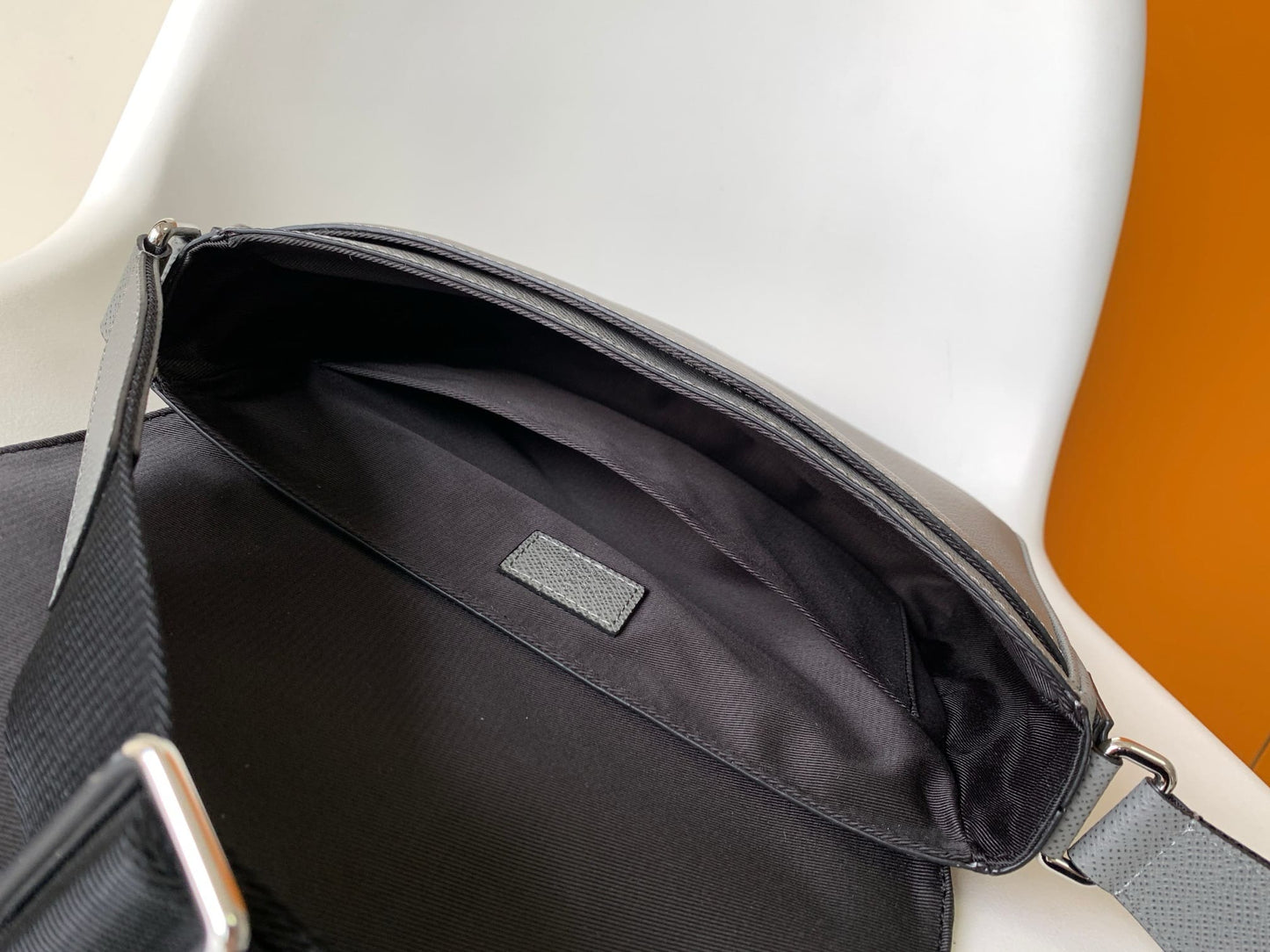 Louis Vuitton M30851 District PM