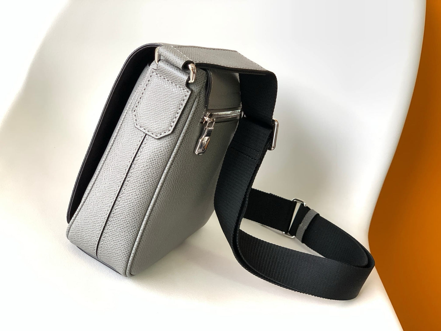 Louis Vuitton M30851 District PM