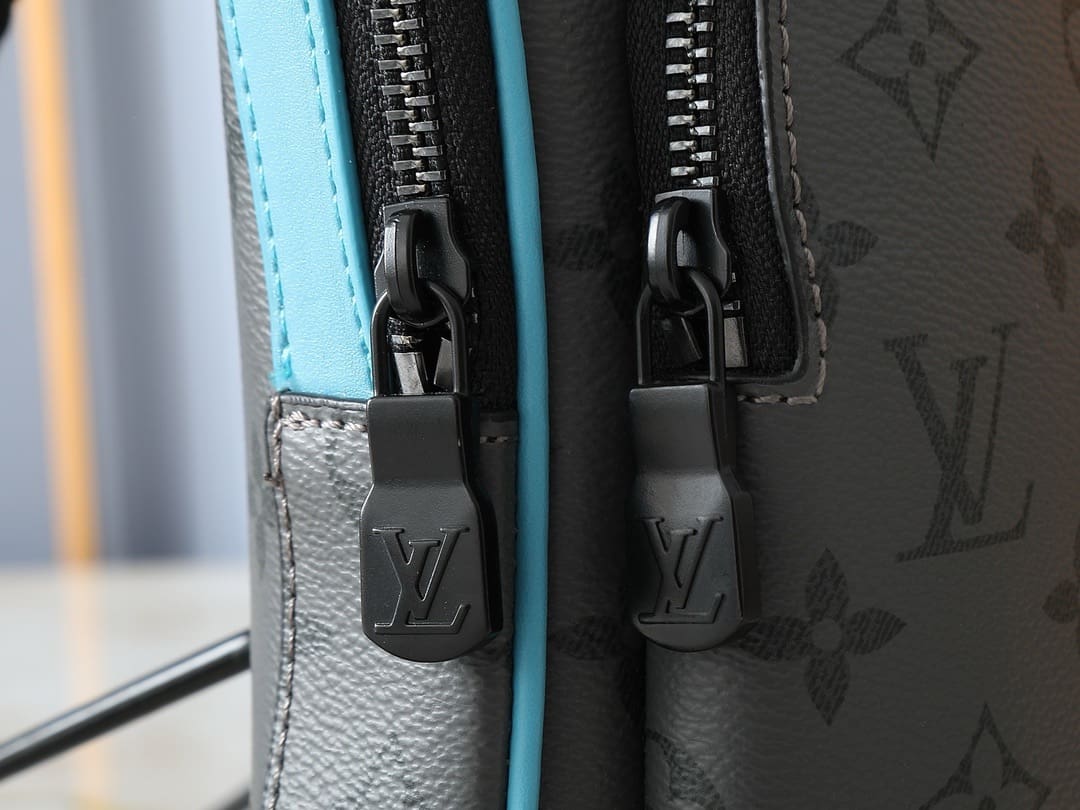 Louis Vuitton M11703 Avenue Slingbag PM