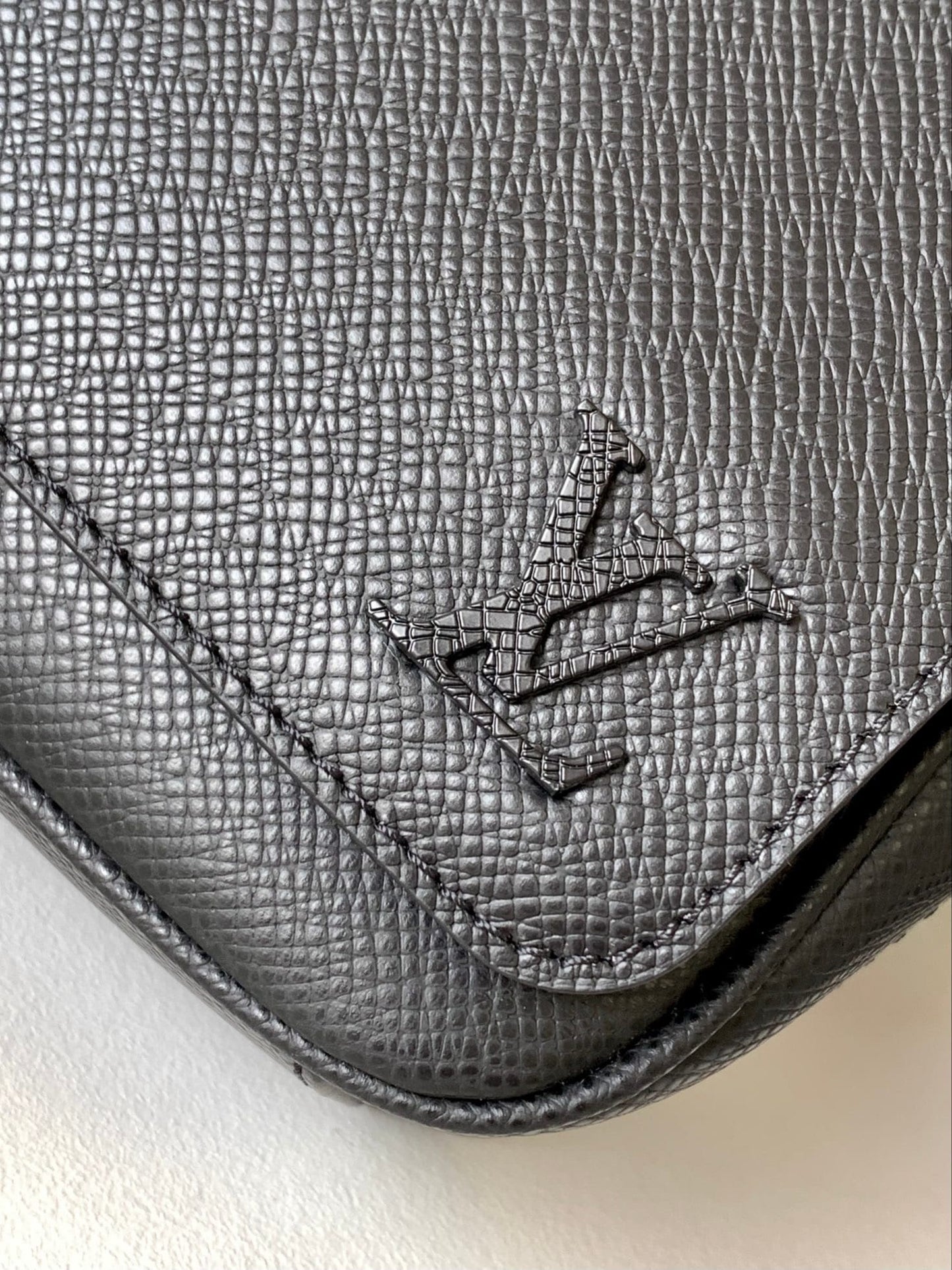Louis Vuitton M30850 District PM