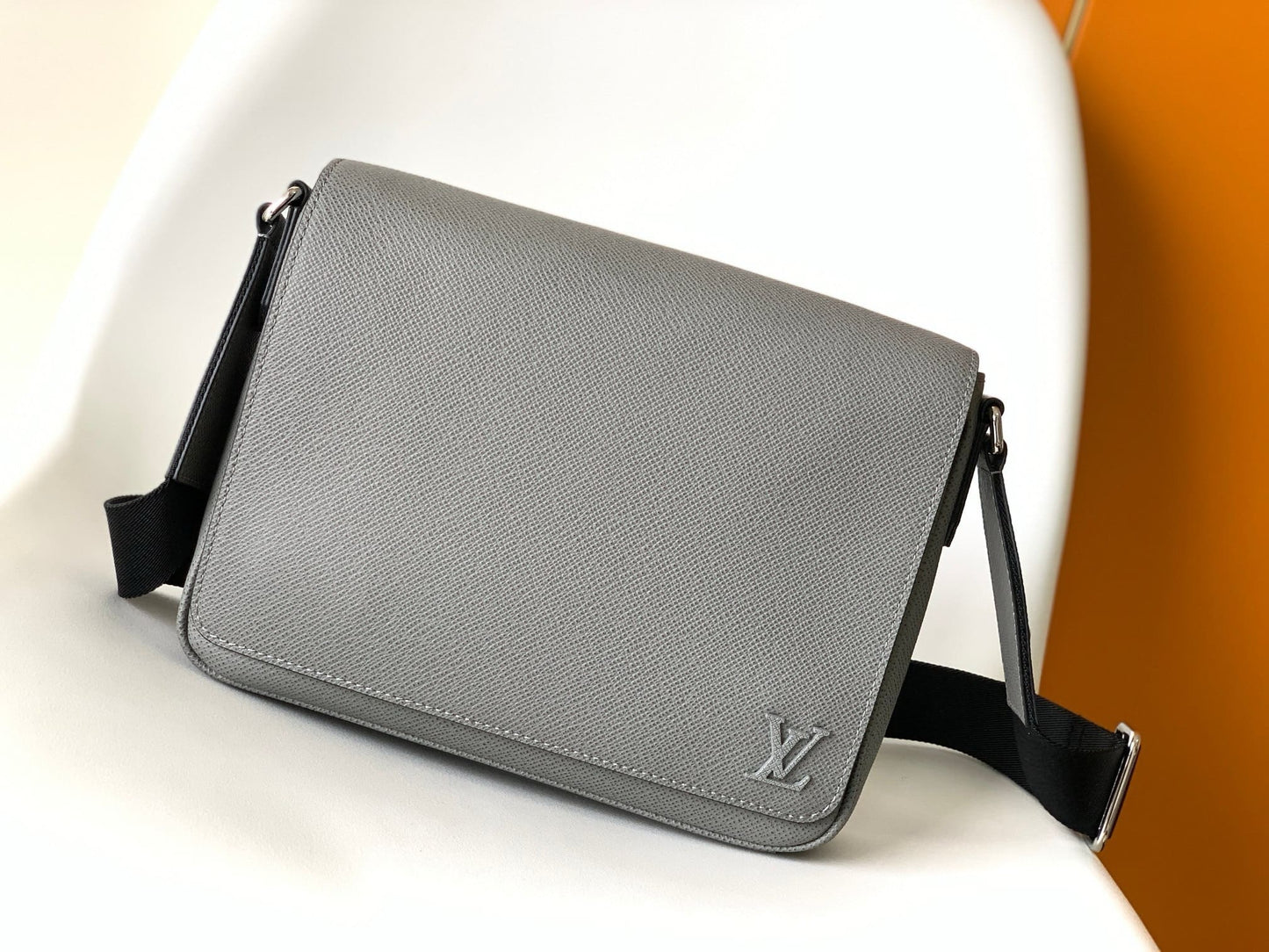 Louis Vuitton M30851 District PM