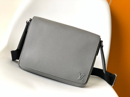 Louis Vuitton M30851 District PM