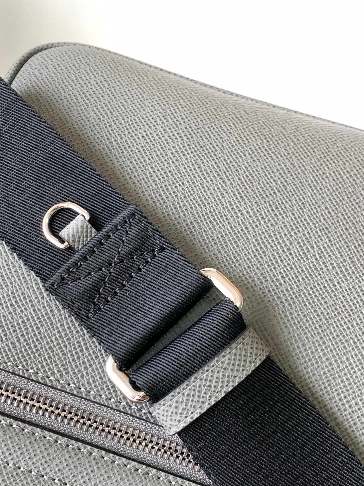 Louis Vuitton M30851 District PM