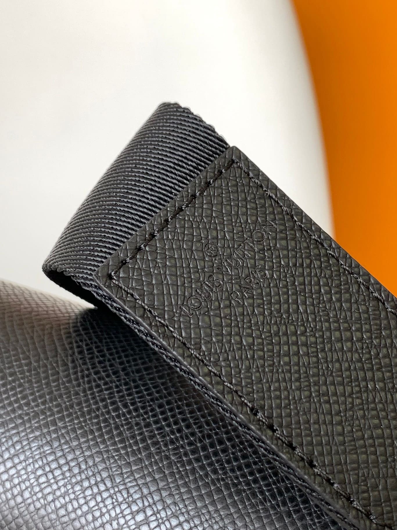 Louis Vuitton M30850 District PM