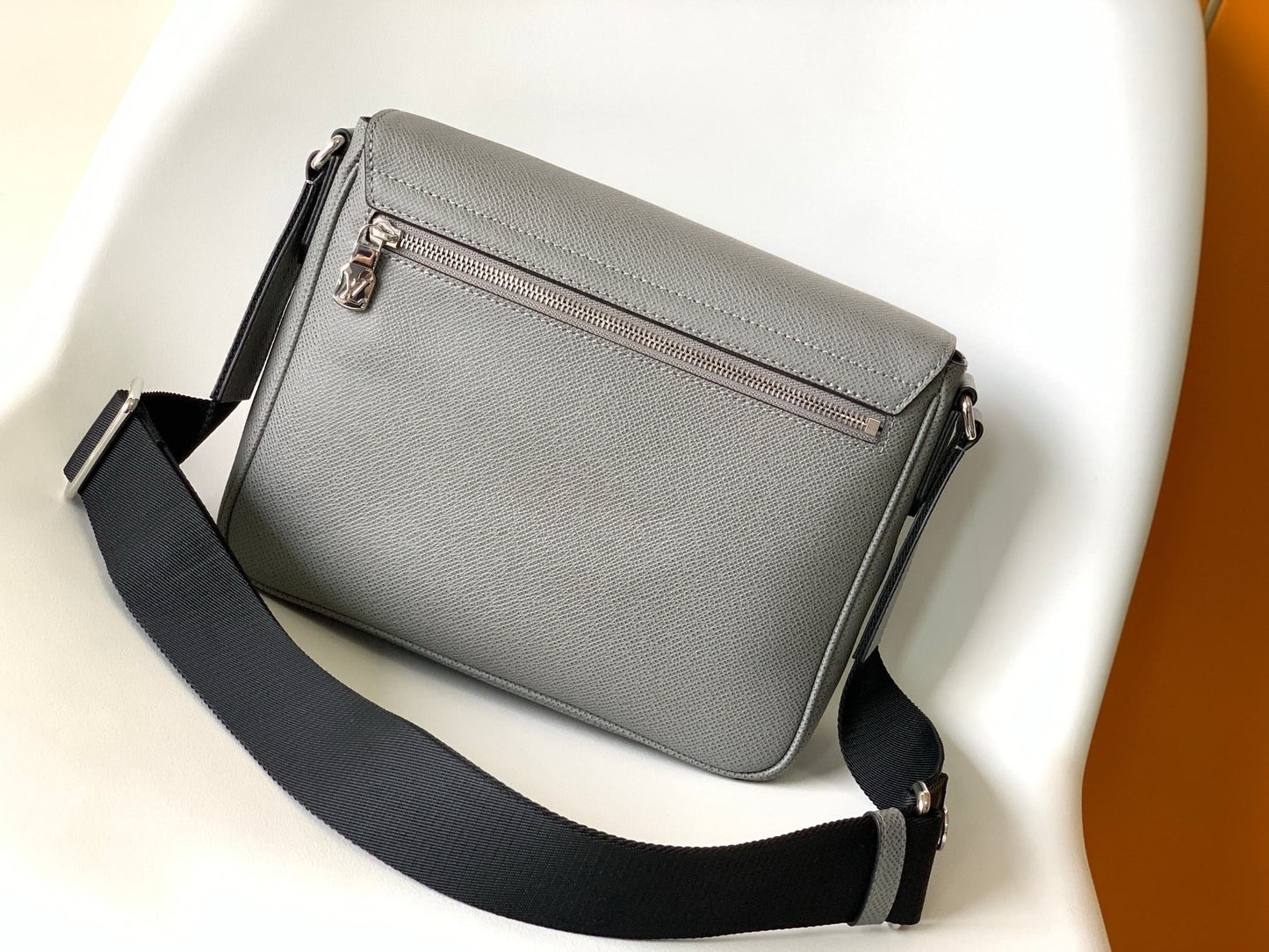 Louis Vuitton M30851 District PM