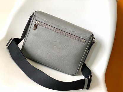 Louis Vuitton M30851 District PM