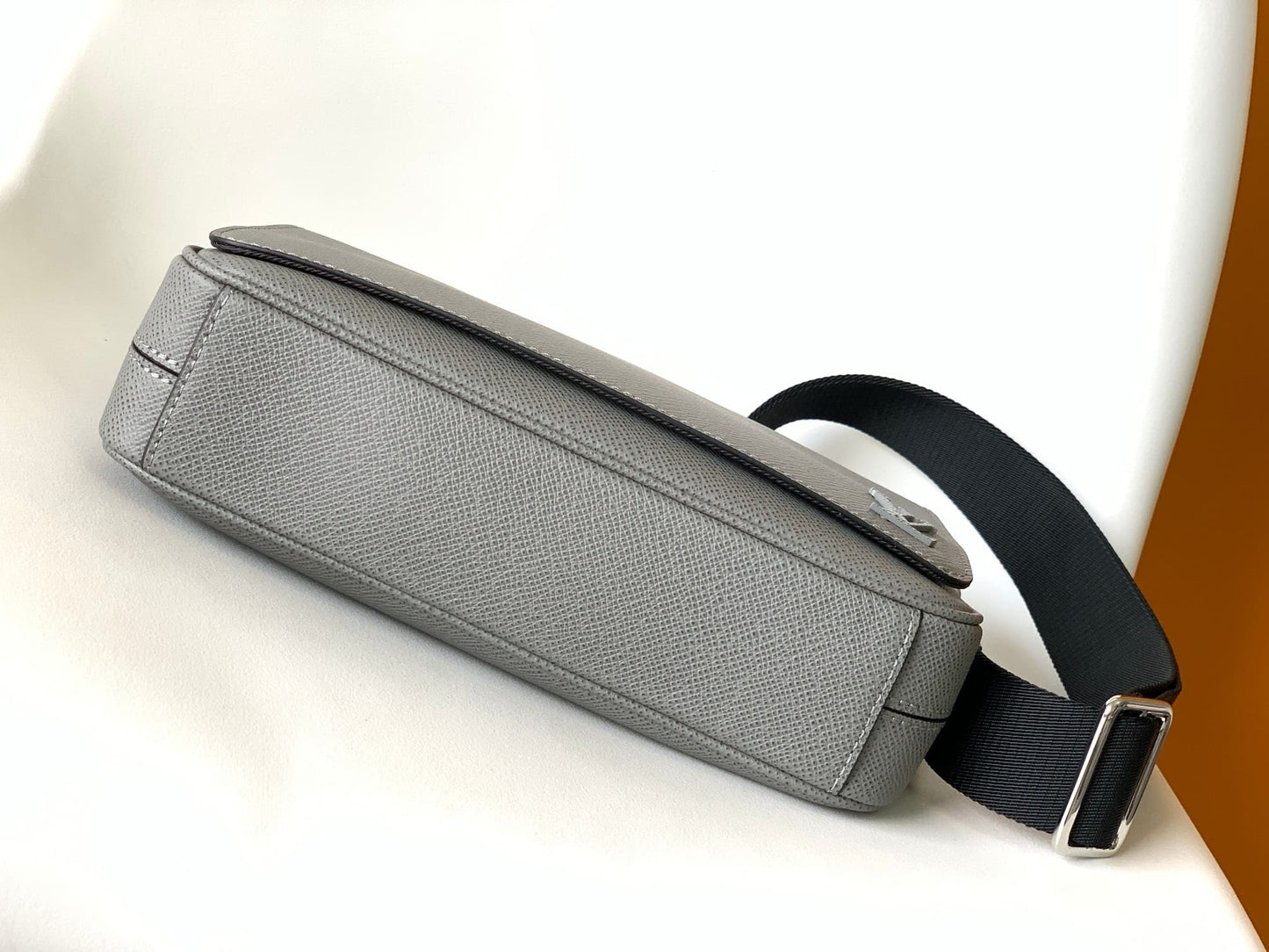 Louis Vuitton M30851 District PM