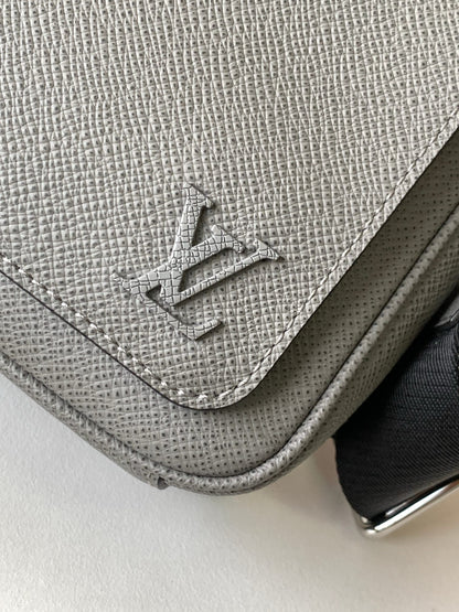 Louis Vuitton M30851 District PM