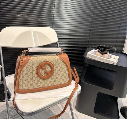 Gucci Blondie medium top handle bag