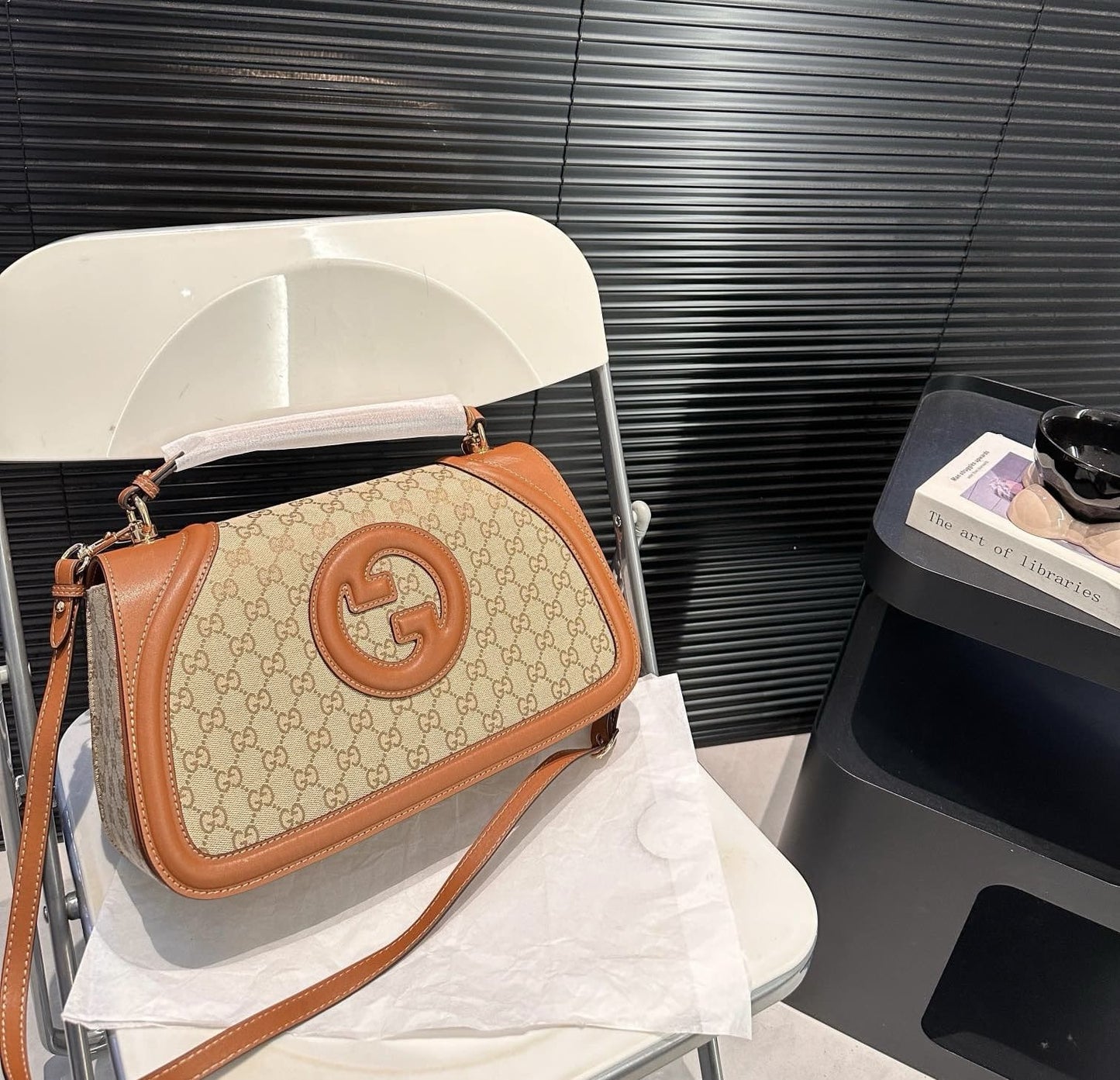 Gucci Blondie medium top handle bag