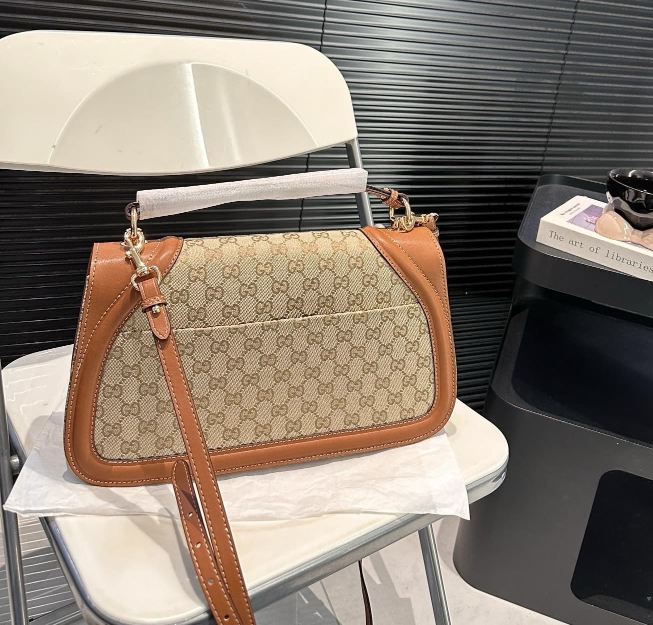 Gucci Blondie medium top handle bag