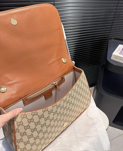 Gucci Blondie medium top handle bag