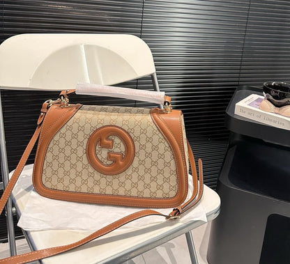 Gucci Blondie medium top handle bag