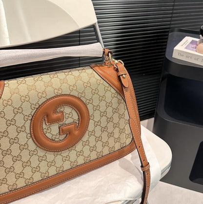 Gucci Blondie medium top handle bag