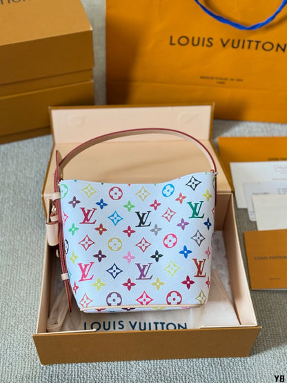 Louis Vuitton M13089 LV x TM All In BB