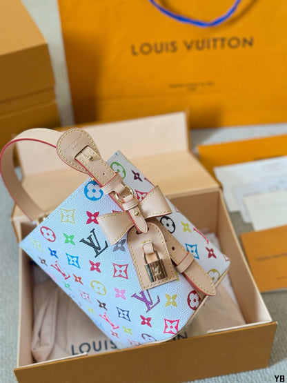 Louis Vuitton M13089 LV x TM All In BB