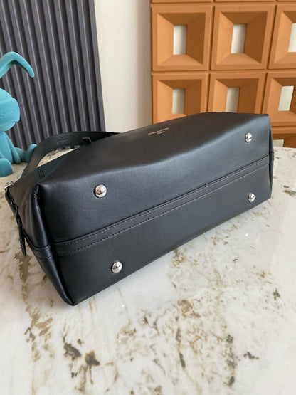 Louis Vuitton M13105 LV x TM CarryAll Vibe MM