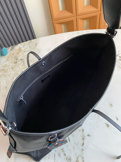 Louis Vuitton M13105 LV x TM CarryAll Vibe MM