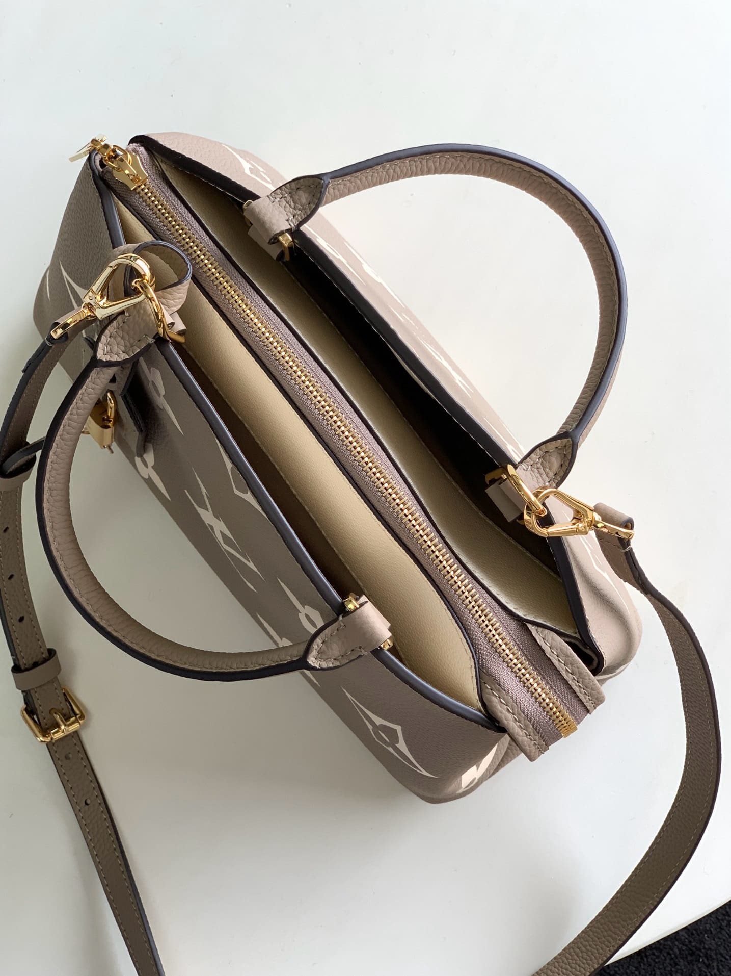 Louis Vuitton M58914 Petit Palais