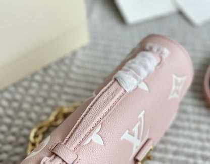 Louis Vuitton M14208 Pochette Métis East West