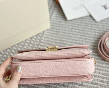 Louis Vuitton M14208 Pochette Métis East West