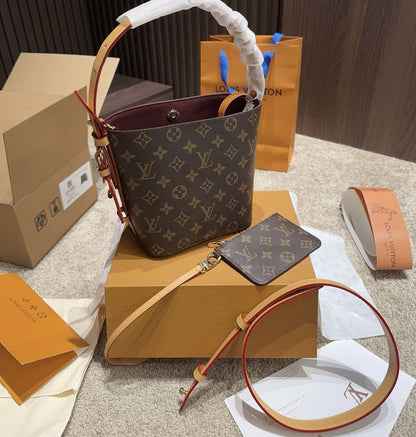 Louis Vuitton M12925 All In BB