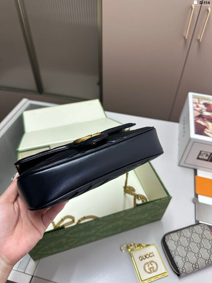 GUCCI GG Marmont super mini bag