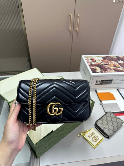 GUCCI GG Marmont super mini bag