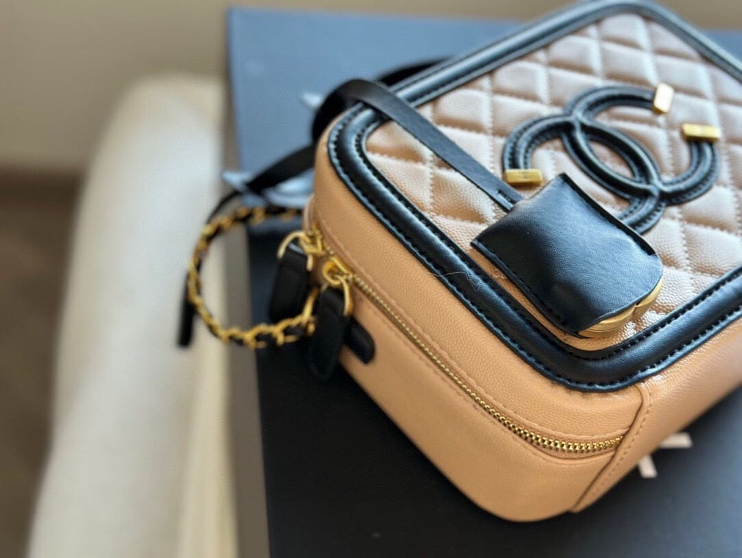 Chanel Caviar Quilted Medium CC Filigree Vanity Case Beige Black