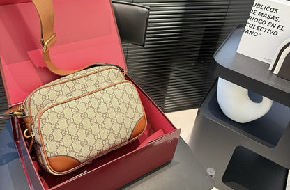 GUCCI GG Emblem medium crossbody bag