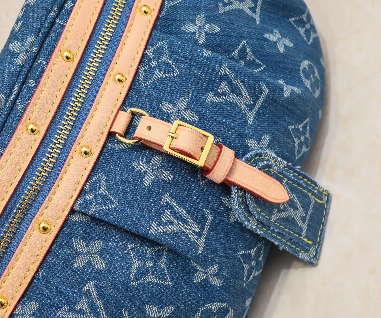 Louis Vuitton M46837 Remix High Rise