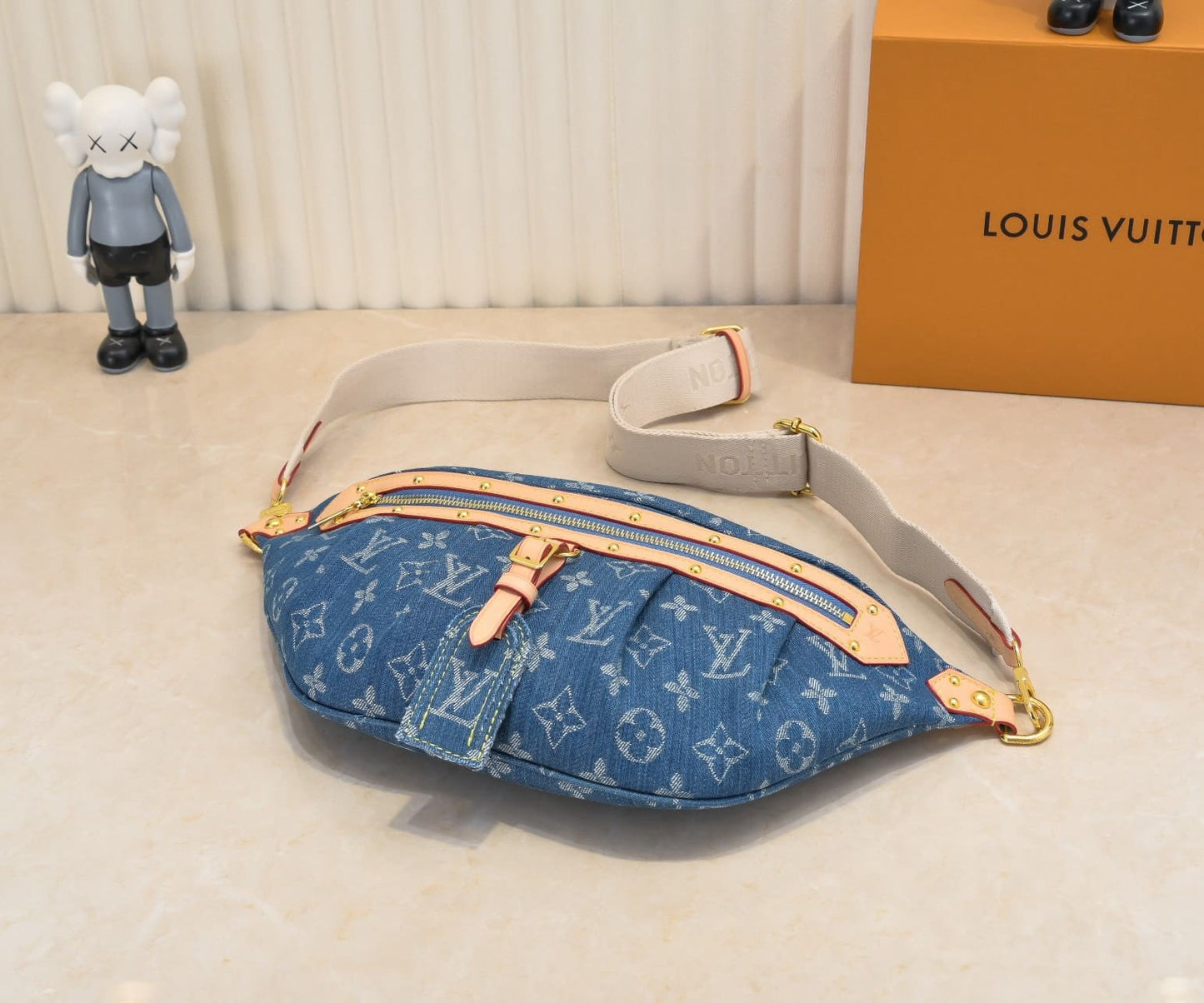 Louis Vuitton M46837 Remix High Rise