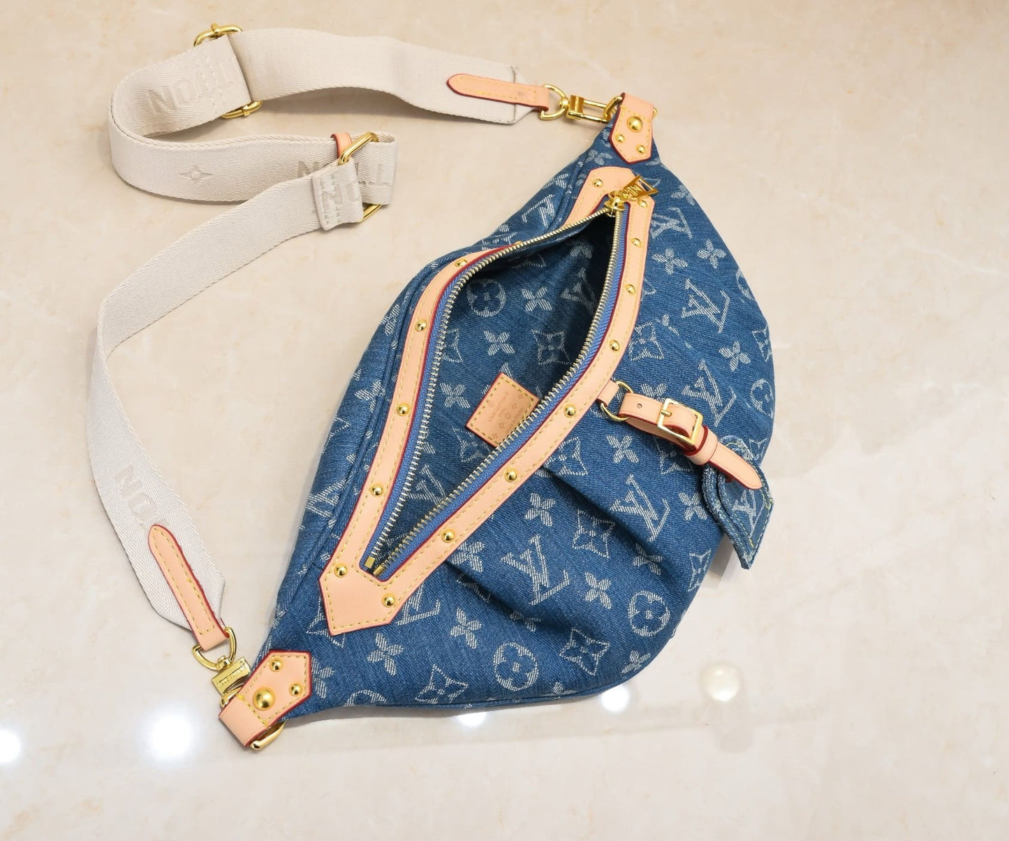Louis Vuitton M46837 Remix High Rise