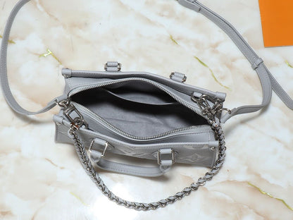 Louis Vuitton M14213 OnTheGo East West