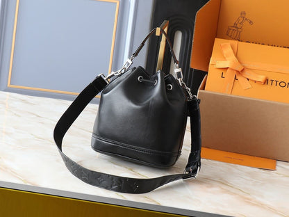 Louis Vuitton M13985 Noé Cargo