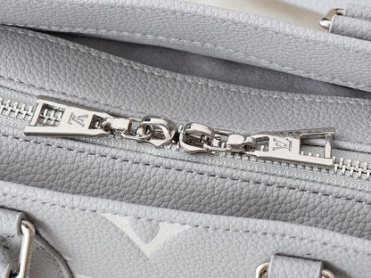 Louis Vuitton M14213 OnTheGo East West