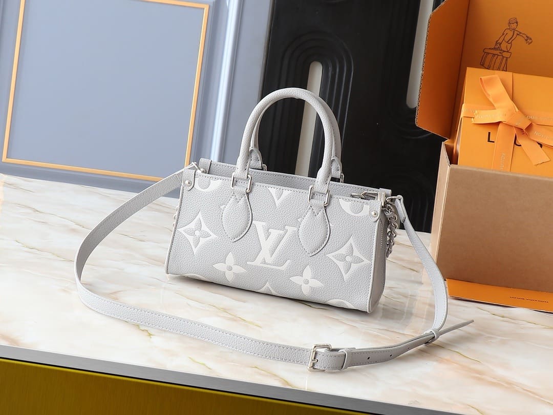 Louis Vuitton M14213 OnTheGo East West